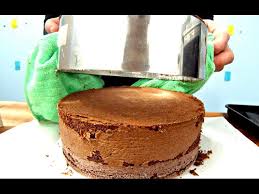 Genoise Au Chocolat Pour Gateau D Anniversaire Youtube