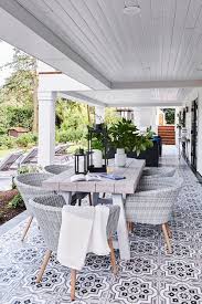 Light Metals Woods And Wicker Embellish This Outdoor Terrace Photo By E Les 2020 Veranda Tasarimi Dis Mekan Mobilyalari Dis Mekan Mutfaklar