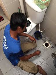 Air tidak mengalir keluar dan memenuhi mangkuk tandas terutamanya tandas jenis duduk. Plumber Terbaik Johor Bahru