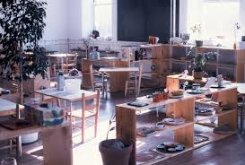 How The Organization Of The Studio The Equipment And The School Day Promotes Art In The Classroom Montessori Monte Montessori Art Art Education Montessori