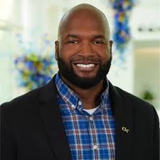 Darren Holcomb's Instagram, Twitter & Facebook