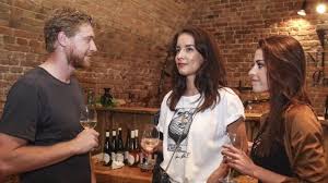 Slavný český hokejista jakub voráček se stal potřetí otcem. Zirala Na Nej Jako Na Zlate Tele Takhle Zadany Hokejista Voracek Sbalil Missku Buranskou A Zacaly Problemy Extra Cz