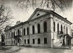 Calea victoriei este chintesenţa bucureştiului, întrucît conturează identitatea istorică, socială, arhitecturală, economică şi politică a prin transformarea numai a faţadei dinspre calea victoriei, nu şi a celei dinspre grădină sau a interioarelor, înţelegem că principala funcţiune a palatului era cea de. In Vizita La Palatul Ghica Tei FundaÅ£ia Calea Victoriei Cursuri Si Evenimente Culturale