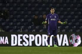 Casillas erlitt herzinfarkt während des trainings. Iker Casillas Nach Herzinfarkt Spanischer Torwart Beendet Offenbar Karriere Fussball Stuttgarter Zeitung