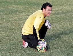 قال عصام الحضري، حارس مرمى المنتخب المصري، أن كلمة العقدة لا وجود لها في قاموس كرة القدم. ØµØ­ÙŠÙØ© Ø§Ù„Ø£ÙŠØ§Ù… Ø¨Ø¹Ø¯ Ù‡Ø±ÙˆØ¨Ù‡ Ø§Ù„Ù…ÙØ§Ø¬Ø¦ Ø¥Ù„Ù‰ Ø³ÙˆÙŠØ³Ø±Ø§ Ø¹ØµØ§Ù… Ø§Ù„Ø­Ø¶Ø±ÙŠ ÙŠØ´Ø¹Ø± Ø¨Ø§Ù„Ø¸Ù„Ù… ÙˆÙ…ÙˆÙ‚ÙÙ‡ Ù‚Ø§Ù†ÙˆÙ†ÙŠ