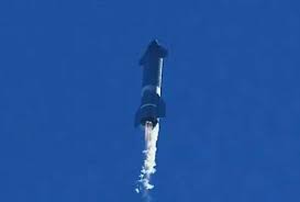 Rocket blasts off to the international space station. F6la4uzpujhqfm