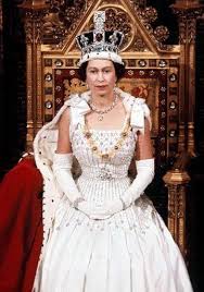 At her coronation, she wears st edward's crown, the coronation crown of england and now the united kingdom. Queen Elizabeth Ii Wearing The English Crown During Her Coronation In 1953 Pictures Of Queen Elizabeth Young Queen Elizabeth Royal Queen