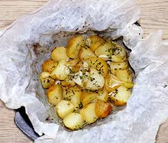 Craquez pour cette #recette qui révèlera toutes les saveurs de cette #variété exceptionnelle #noirmoutier #pommedeterre #madeinfrance. Recette De Pommes De Terre Aux Herbes En Papillotes La Noirmoutier