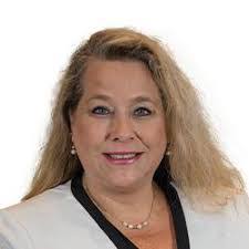 Julie Steele's Instagram, Twitter & Facebook