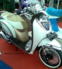 Namun karena banyaknya 'kembaran' di jalanan, maka modifikasi juga perlu dilakukan. Modifikasi Honda Scoopy Retro Pecinta Dunia Otomotif