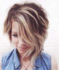 1001 Idees De Carre Plongeant Court Une Coupe En Vogue A Adopter Cheveux Courts Coupe De Cheveux Coiffures Asymetriques
