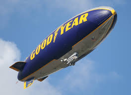 1:500 seit einigen jahren sind drei zeppeline aus friedrichshafen als werbeträger für den reifenhersteller goodyear in den usa. Goodyear Blimp Wikipedia