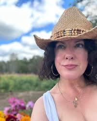 Our very own Elizabeth Anne Faires. ELIZABETH is part of the Gardening team  here at AVFMS, she is an amazing resource.