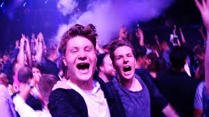 Sie hat eine kamera und ein snowboard. Geburtstag Zum 20 Annaolivmetta Blog