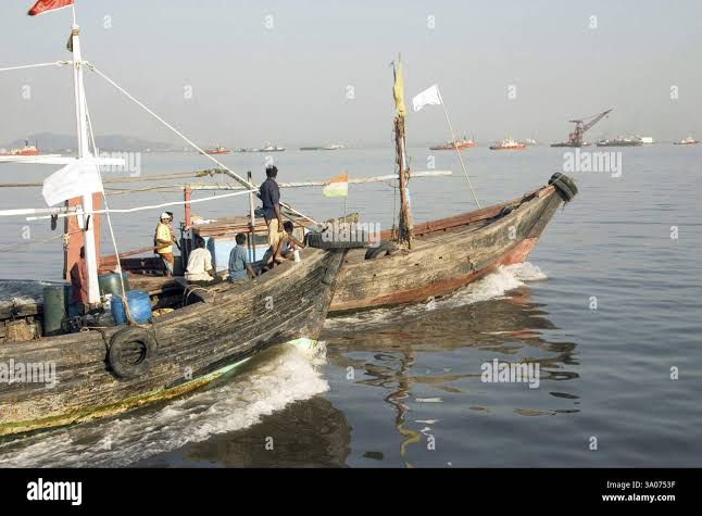 Fishing boat mumbai india hi-res stock photography and images - Page 3 - Alamy