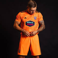 Scopri ricette, idee per la casa, consigli di stile e altre idee da provare. Ipswich Town 2019 20 Drittes Trikot