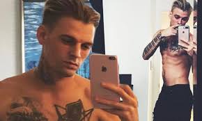 Aaron Carter tells fans why hes so skinny on Twitter | Daily Mail Online