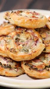Roules Fromage Lardon Recette Recette En 2020 Recettes De Cuisine Recette Apero Dinatoire Facile Recette Apero Facile