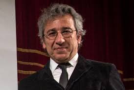 Can dündar 29 mayıs 2015 tarihinde i̇şte erdoğan'ın yok dediği silahlar başlığıyla mi̇t tırlarının aralık 2015 yılında can dündar kararı aym'ye taşıdı ve tutuksuz yargılanmak üzere serbest kaldı. Can Dundar For A Transnational Journalism Mc Online