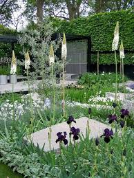 This Garden A Chelsea Flower Show Winner Back In 2009 With Its Myriad Groundcovers And A Smattering Of Up Chelsea Garden Chelsea Flower Show White Gardens
