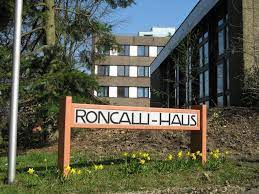 Erbauer und träger des hauses ist der studentenheimbauverein bochum e.v. Rundgang Ums Haus Studentenwohnheim Roncalli Haus Bochum