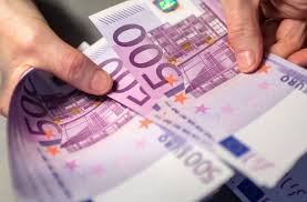 Druckvorlage alle euroscheine und munzen als spielgeld euro die hersteller von geldautomaten oder kassentresoren. 500 Euro Schein Der Ausgabestopp Des 500ers Ist Umstritten Wirtschaft Stuttgarter Zeitung