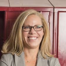 Carrie Wallis's Instagram, Twitter & Facebook