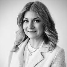 Amanda Gatlin's Instagram, Twitter & Facebook