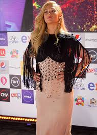 Y yo dije un pie, un pie de frutas. Gala Vina 2016 Los Peores Vestidos Estas Famosas Quedaron En Deuda Guioteca