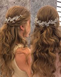 Le bambine specialmente amano portare i capelli lunghi e magari adornati da qualche piccolo fermaglio; Ø§ÙÙØ±ÙÙ Ø±Ø´Ø§ÙØªÙ ÙØ±Ø³Ù Ø°Ù Ø°Ø±Ø§Ø¹ÙÙ Acconciature Con Cerchietto Per Comunione Oisoc Com