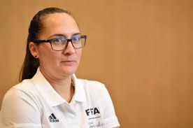 Salida de Amelia Valverde