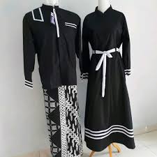 Kebanyakan orangtua akan mengenalkan ajaran agama kepada putra putrinya, termasuk juga mengajarkan untuk mengenakan pakaian yang sesuai dengan syariat agama. Foto Baju Gamis Anak Santri Jualan Online Lazada