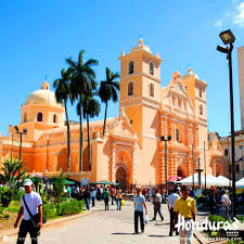 Con Un Estilo Arquitectonico Barroco La Catedral San Miguel Arcangel De La Ciudad De Tegucigalpa Es Una D Catedral San Miguel Arcangel Estilos Arquitectonicos