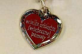 Szef tvp jacek kurski odpowiedział także na twitterze, że „tvp informowała o wośp i nie wycinała serduszek. Zlote Serduszko Wosp 2021 Cena Licytacja Ile Kosztuje Aktualna Kwota Eska Pl