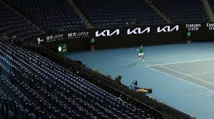The australian open won't be welcoming fans beginning at 11:59 p.m. Australian Open Keine Fans Wegen Lockdown Djokovic Vor Ausstieg Eurosport
