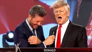 Showmatch 2016 llega con sorpresas, polémicas, nuevas apuestas y, claro, muchos famosos listos para debutar bailando en la pista. La Desopilante Imitacion De Donald Trump En Showmatch Sfad