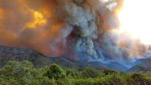 Por su parte, ayer el sector 2 fue abordado por personal del splif bariloche y el bolsón y de todos los actualmente son más de 180 los brigadistas que trabajan para contener el incendio y debido al. Cordillera Bajo Fuego Incendios Ponen En Jaque A El Bolson El Hoyo Y Lago Puelo