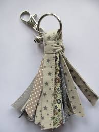 Epingle Par Angeles Pombo Sur Sewmuchfunstuff Porte Cle Bricolages En Tissu Artisanat Autour Du Tissu