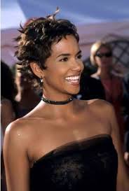 Halle Berry S Hair Evolution Halle Berry Hairstyles Halle Berry Short Hair Halle Berry Style