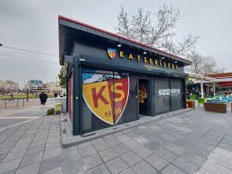 Fetö firarisi eski emniyet müdürü hüsrev salmaner'in yargılanmasına bugün de devam edildi. Kayserispor Store Hizmete Acildi