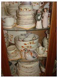 Jewel tried a comeback of the pattern in 1978, but it never caught on. Autumn Leaf Dinnerware By Hall China