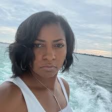 Lenore Hudson's Instagram, Twitter & Facebook