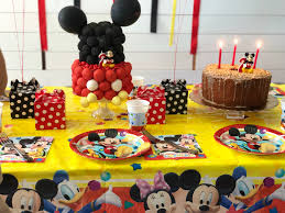 Una torta al cioccolato e cacao particolarissima, consistenza vellutata, corposa ed umida allo stesso tempo, che si scioglie in bocca proprio come la red velvet cake. Torta Topolino 10 Ricette Dalla Casa Di Topolino Disney Irpot