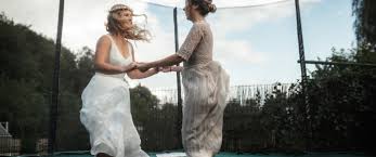 Zweifarbig weinrot schwarz brautkleid bordeauxrot robe de marié ballkleid spitze. Gartenhochzeit Otto Film Film Und Videoservice