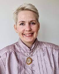 Lisa Martorelli's Instagram, Twitter & Facebook