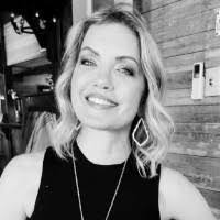 Jennifer Laskowski's Instagram, Twitter & Facebook