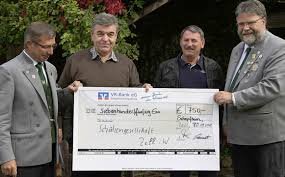 Darüber hinaus bietet es viele. 750 Euro Spende Zum Schutzenjubilaum Zell Im Wiesental Badische Zeitung