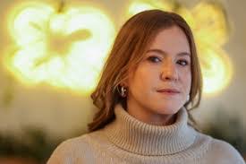 Kristen Ely's Instagram, Twitter & Facebook