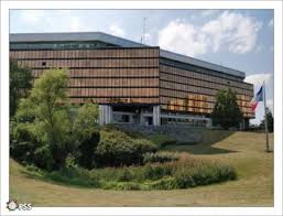 Située sur les bords du lac de créteil, à créteil, elle constitue l'un des bâtiments les plus remarquables du quartier du front de lac. Pss Prefecture Du Val De Marne Hotel Du Departement Creteil France