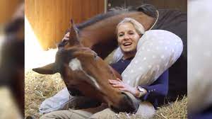 Jessica von bredow werndl zaire 14 win the grand prix dressage freestyle 84 8. Reiten In Der Schwangerschaft Und Wiedereinstieg Nach Der Babypause Youtube